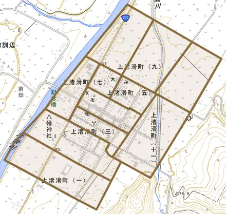 上渚滑町とその周辺の地図。町の範囲を重ねている