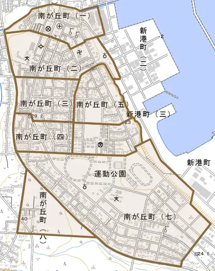 南が丘町とその周辺の地図。町の範囲を重ねている