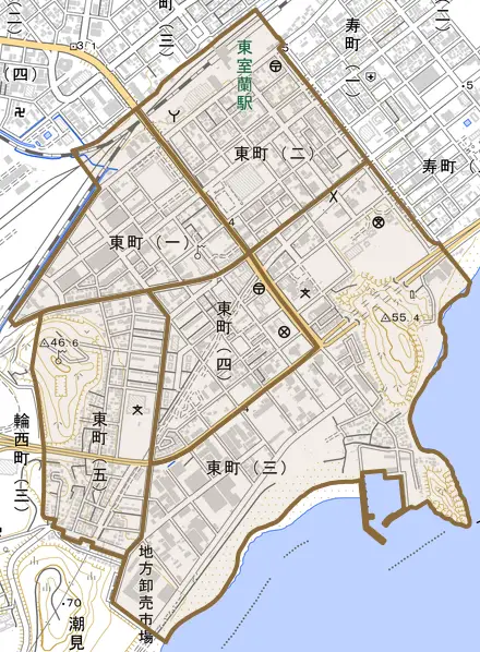 東町とその周辺の地図。町の範囲を重ねている
