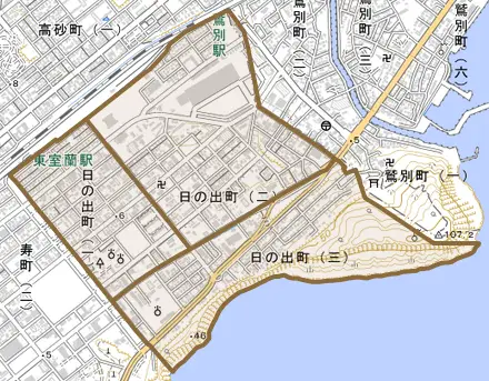 日の出町とその周辺の地図。町の範囲を重ねている