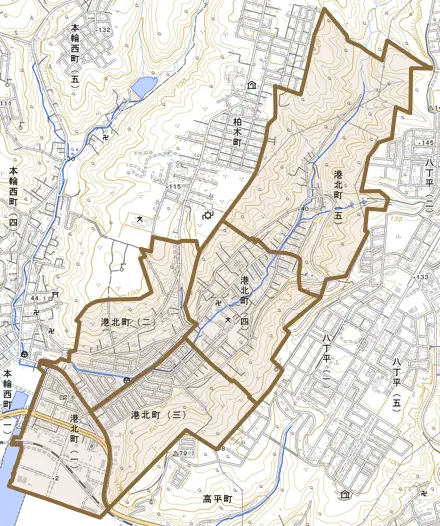 港北町とその周辺の地図。町の範囲を重ねている