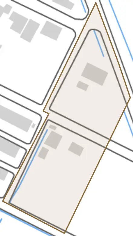市街地とその周辺の地図。町の範囲を重ねている
