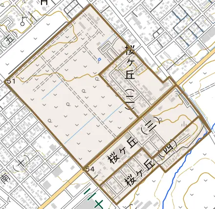 桜ヶ丘とその周辺の地図。町の範囲を重ねている