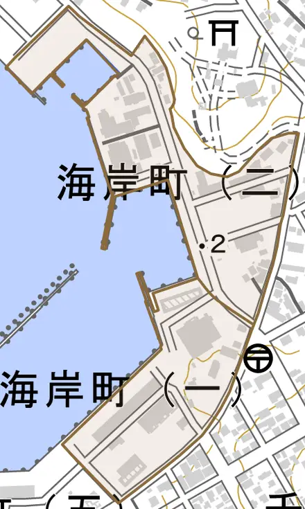 海岸町とその周辺の地図。町の範囲を重ねている