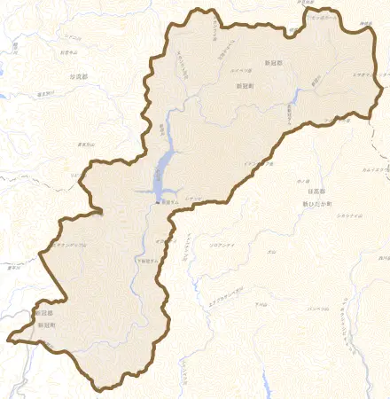 字岩清水とその周辺の地図。町の範囲を重ねている