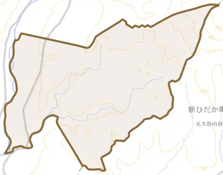 字明和とその周辺の地図。町の範囲を重ねている