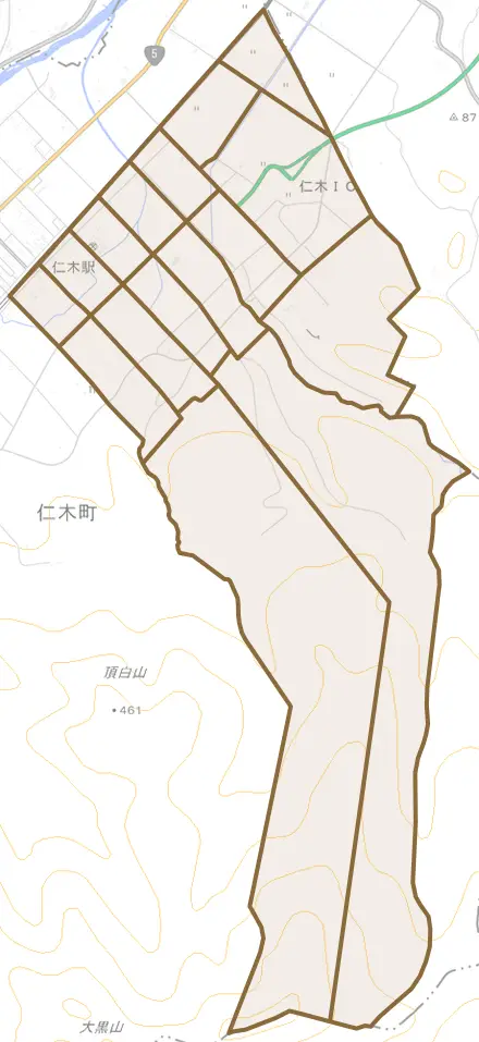 東町とその周辺の地図。町の範囲を重ねている