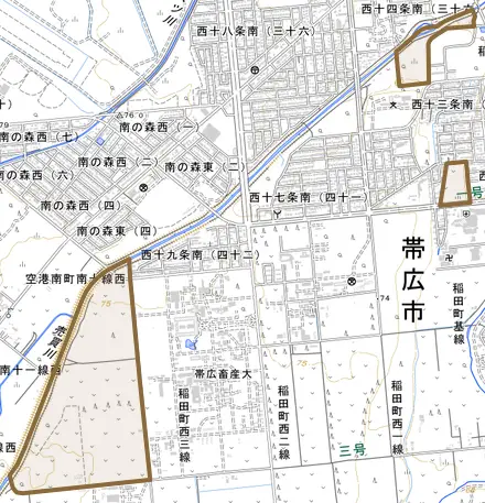 川西町とその周辺の地図。町の範囲を重ねている