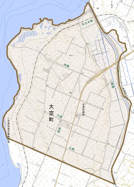 女満別湖南とその周辺の地図。町の範囲を重ねている