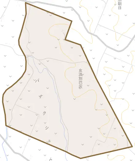 女満別巴沢とその周辺の地図。町の範囲を重ねている
