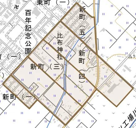 新町とその周辺の地図。町の範囲を重ねている