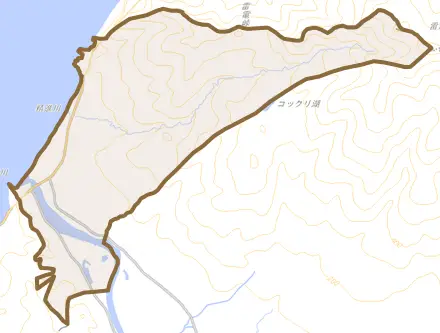 港町とその周辺の地図。町の範囲を重ねている