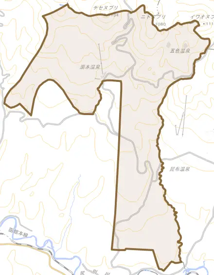 字湯里とその周辺の地図。町の範囲を重ねている