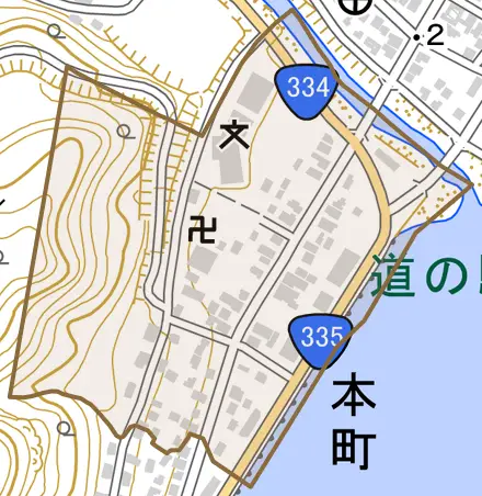 本町とその周辺の地図。町の範囲を重ねている