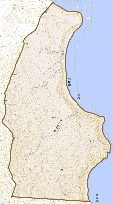 知床岬とその周辺の地図。町の範囲を重ねている