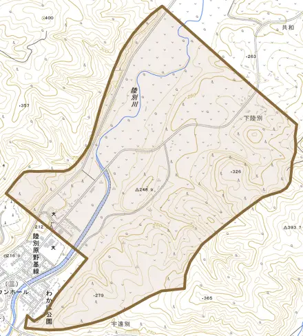 字下陸別とその周辺の地図。町の範囲を重ねている