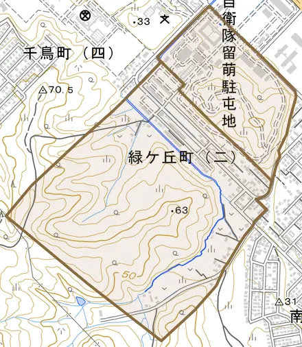 緑ケ丘町とその周辺の地図。町の範囲を重ねている