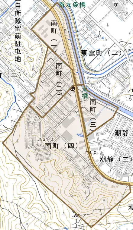 南町とその周辺の地図。町の範囲を重ねている