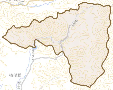 字新富とその周辺の地図。町の範囲を重ねている