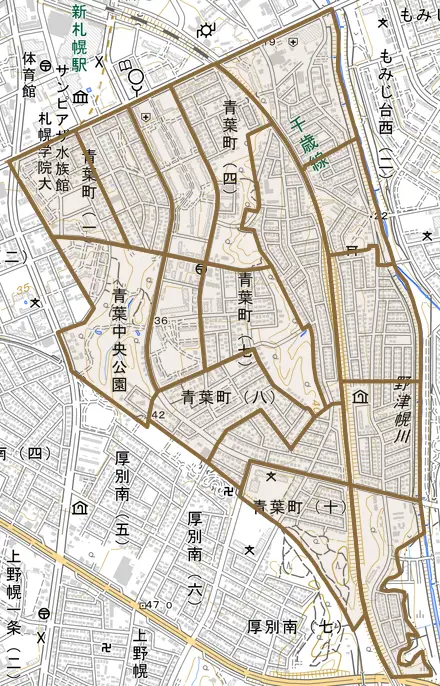 青葉町とその周辺の地図。町の範囲を重ねている