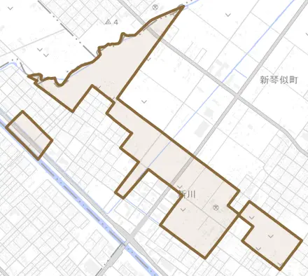 新川とその周辺の地図。町の範囲を重ねている