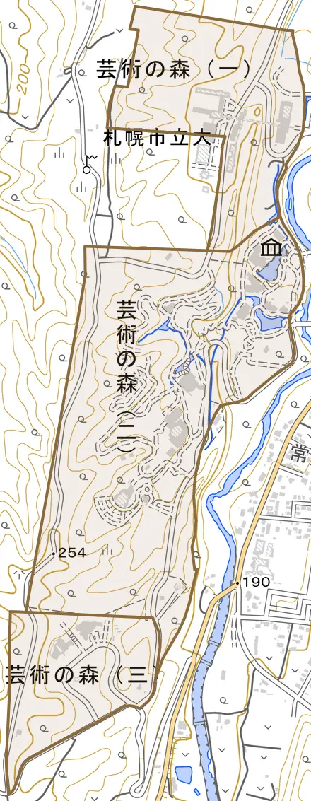 芸術の森とその周辺の地図。町の範囲を重ねている