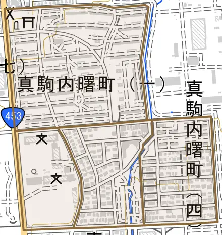 真駒内曙町とその周辺の地図。町の範囲を重ねている