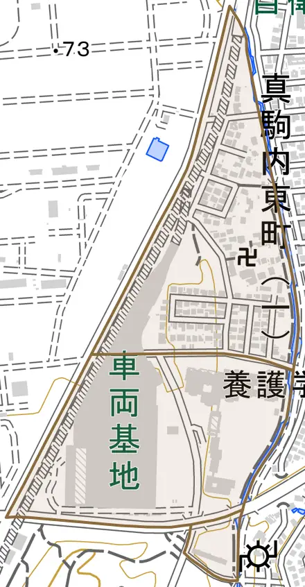 真駒内東町とその周辺の地図。町の範囲を重ねている
