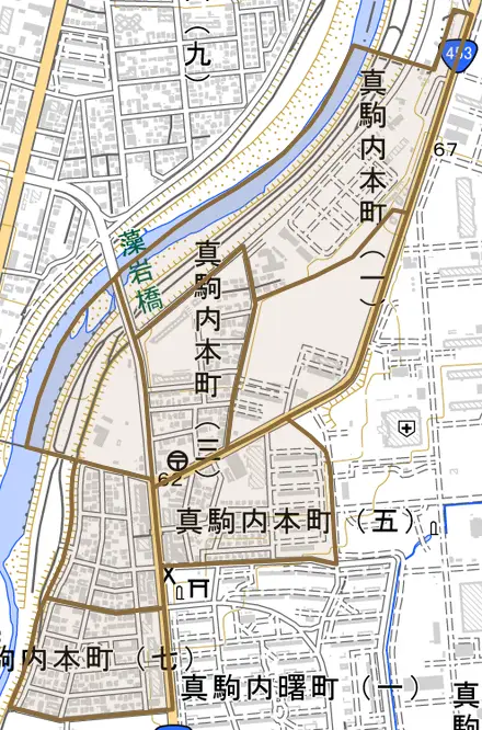 真駒内本町とその周辺の地図。町の範囲を重ねている