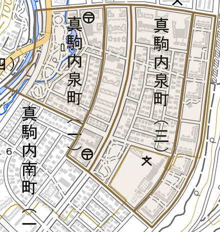 真駒内泉町とその周辺の地図。町の範囲を重ねている