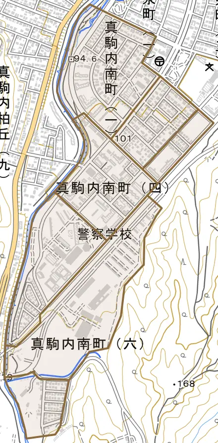 真駒内南町とその周辺の地図。町の範囲を重ねている