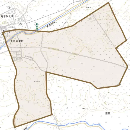 鬼志別東町とその周辺の地図。町の範囲を重ねている