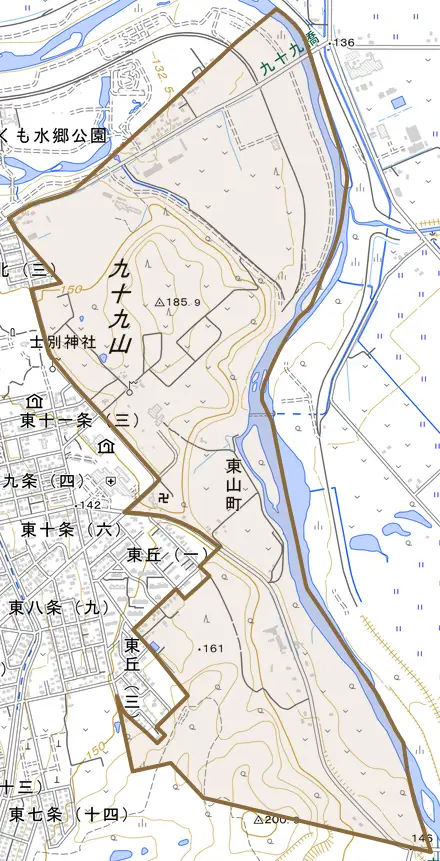 東山町とその周辺の地図。町の範囲を重ねている