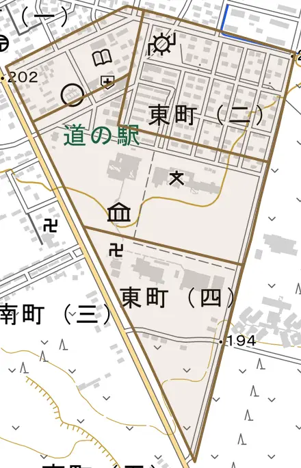東町とその周辺の地図。町の範囲を重ねている