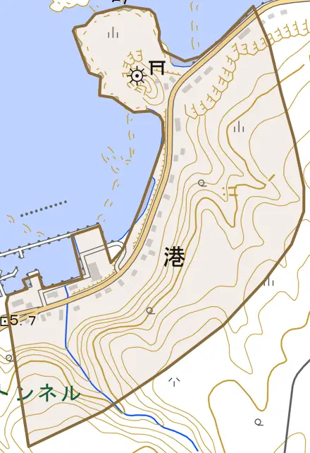 字港とその周辺の地図。町の範囲を重ねている