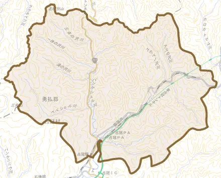 字占冠とその周辺の地図。町の範囲を重ねている