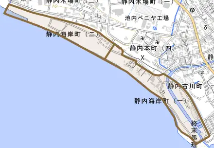 静内海岸町とその周辺の地図。町の範囲を重ねている