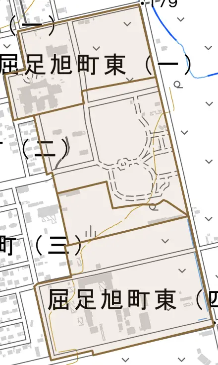 屈足旭町東とその周辺の地図。町の範囲を重ねている