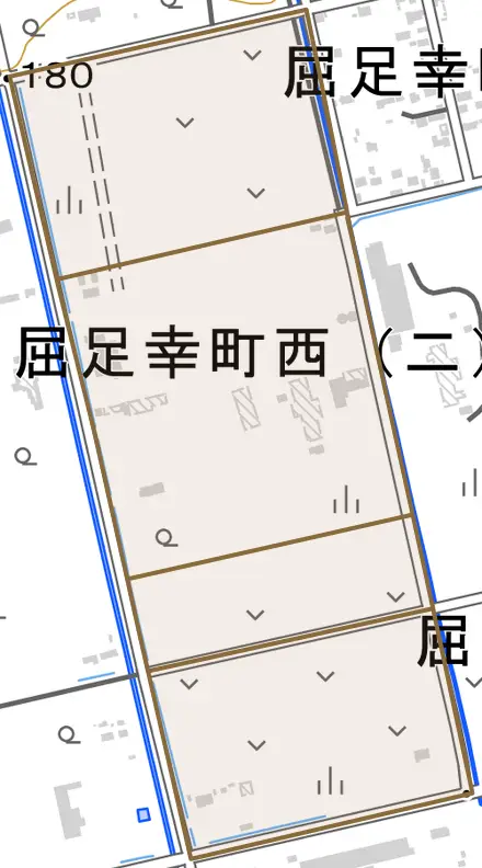 屈足幸町西とその周辺の地図。町の範囲を重ねている