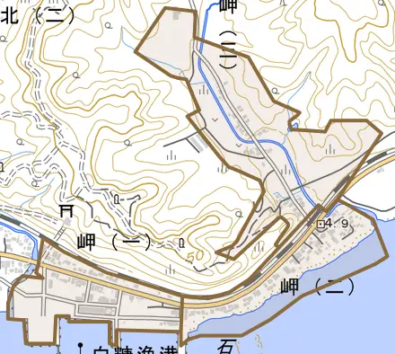 岬とその周辺の地図。町の範囲を重ねている