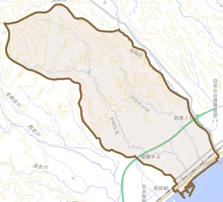 字石山とその周辺の地図。町の範囲を重ねている