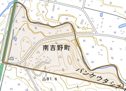 南吉野町とその周辺の地図。町の範囲を重ねている