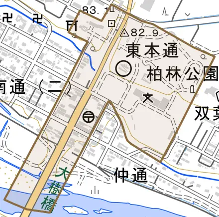 東本通とその周辺の地図。町の範囲を重ねている