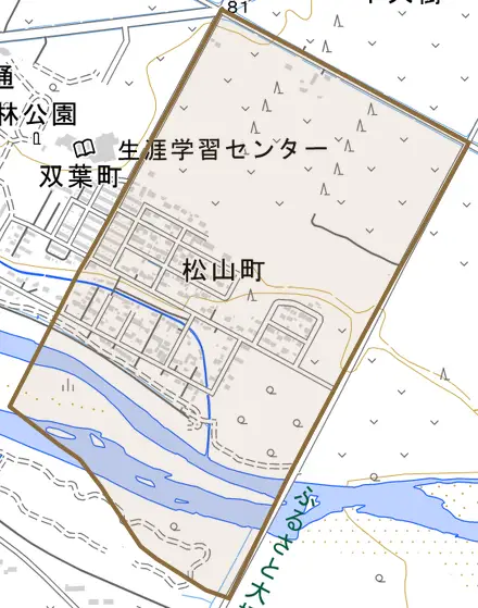 松山町とその周辺の地図。町の範囲を重ねている