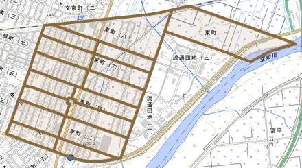 東町とその周辺の地図。町の範囲を重ねている