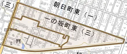 一の坂町東とその周辺の地図。町の範囲を重ねている