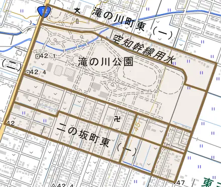 二の坂町東とその周辺の地図。町の範囲を重ねている