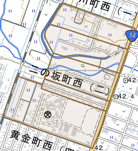 二の坂町西とその周辺の地図。町の範囲を重ねている