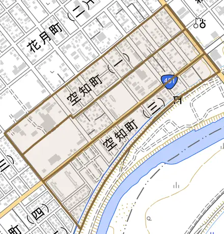空知町とその周辺の地図。町の範囲を重ねている