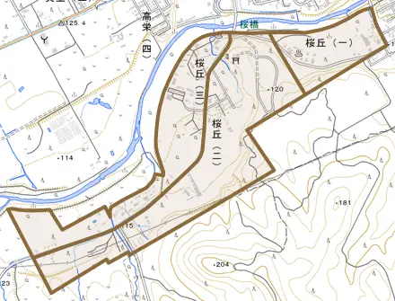 桜丘とその周辺の地図。町の範囲を重ねている